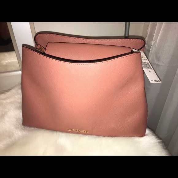 Brand new with tags Michael khors purse. - Picture 3 of 5